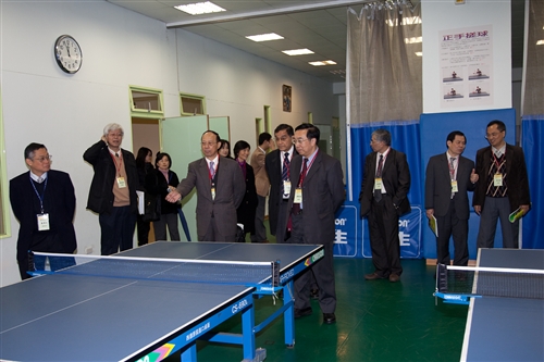 本校100年度校務自我評鑑，14位校外委員蒞校實地訪評。