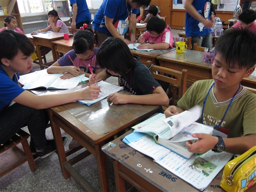 「築夢泰源、希望部落」暑期科學文化課輔營同學前進原鄉、散播關懷。