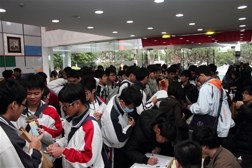 「2011第六屆鍾靈化學創意競賽」於3月5日正式開賽。