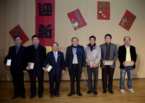 High到最高點：本校99年度歲末聯歡會在淡水校園熱鬧登場。