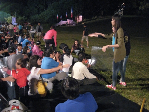 英文、日文、西語系同學協助淡水人說淡水事。