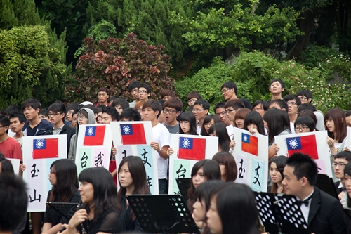 力挺玉山！！！全校師生總動員。