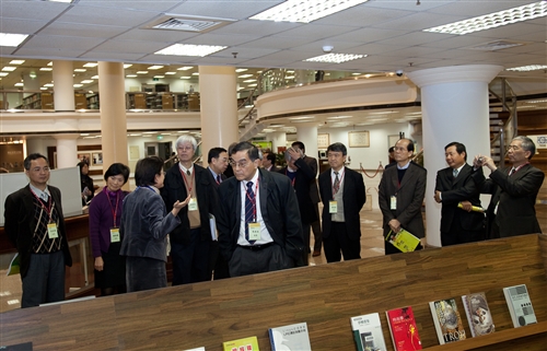 本校100年度校務自我評鑑，14位校外委員蒞校實地訪評。