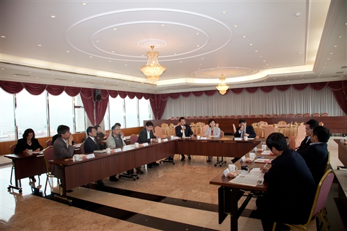 大陸蘭州大學校長周緒紅一行8人蒞校參訪。