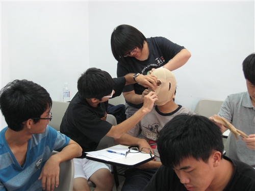 本校學生事務處開課宣導「臉部平權」運動。