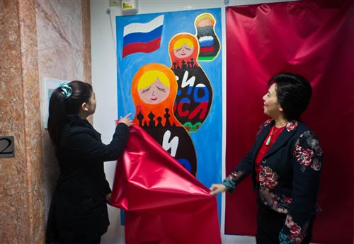 外語大樓「藝術走廊」揭幕。