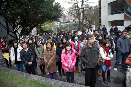 「日本甘巴嗲，淡江愛很大！」本校舉行關懷日本震災祝福音樂會。