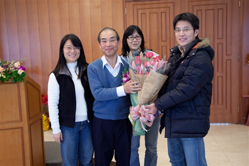 感謝與祝福，本校舉行99學年度第1學期榮退同仁歡送茶會。