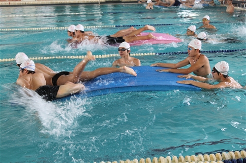 體育室舉辦「99學年度水上運動會」。