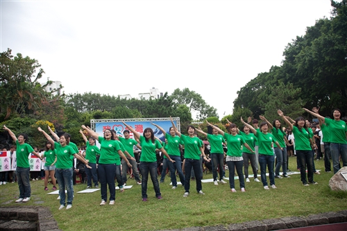 力挺玉山！！！全校師生總動員。