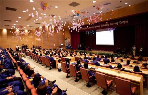 本校全英語蘭陽校園舉辦第3屆畢業典禮。