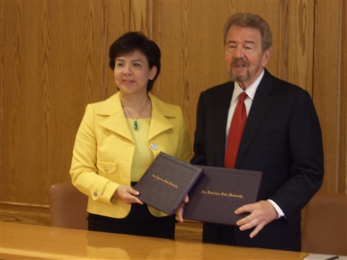 張校長榮獲美國舊金山州立大學2011年度傑出校友殊榮。