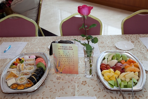 感謝與祝福，本校舉行99學年度第1學期榮退同仁歡送茶會。