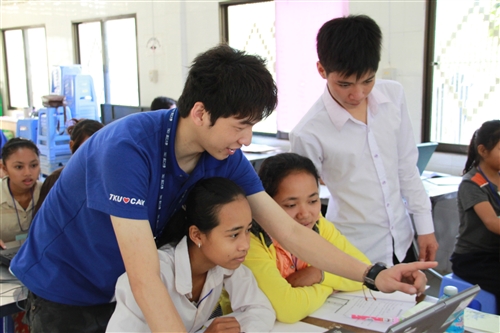 愛心無國界--本校柬埔寨服務學習團。