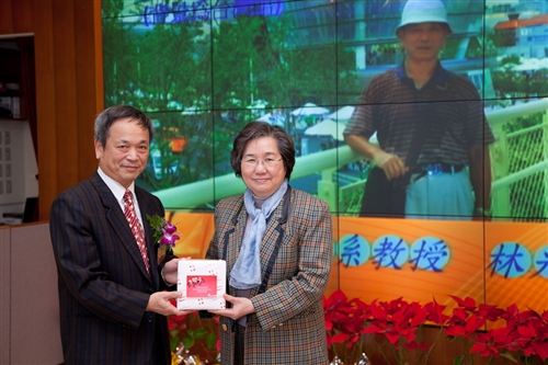 感謝與祝福，本校舉行99學年度第1學期榮退同仁歡送茶會。