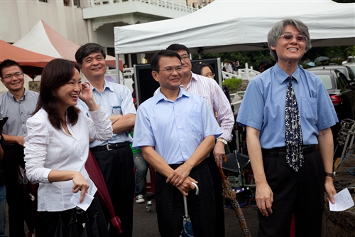 力挺玉山！！！全校師生總動員。