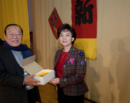 High到最高點：本校99年度歲末聯歡會在淡水校園熱鬧登場。