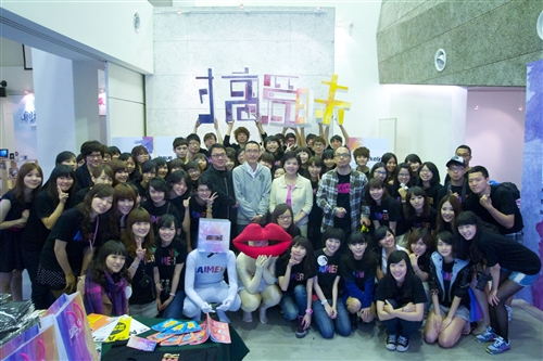 大傳系第25屆畢業成果展在黑天鵝展示廳展出。