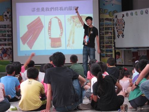 「築夢泰源、希望部落」暑期科學文化課輔營同學前進原鄉、散播關懷。