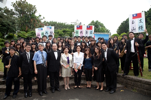 力挺玉山！！！全校師生總動員。