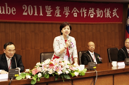 資工系舉辦研討會並與友旺科技、宏碁等12企業進行產學合作。