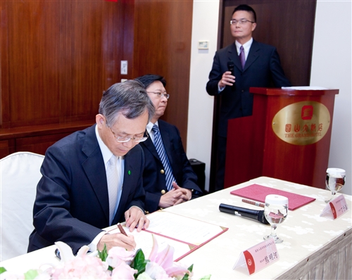 商學院與國內知名6家企業於台北圓山大飯店舉辦產學合作簽約儀式。