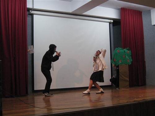 服務學習課程與社區相結合，宣導「交通安全」與「校園安全」。