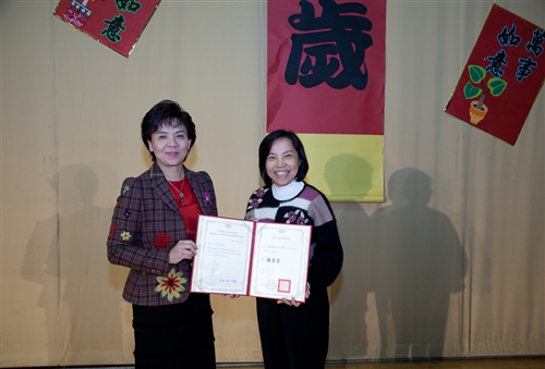 High到最高點：本校99年度歲末聯歡會在淡水校園熱鬧登場。