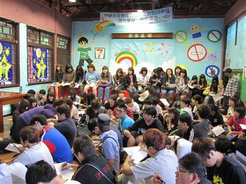 春暉社舉辦春暉週暨菸害防制成果展「陽光星球、無菸漫遊」。