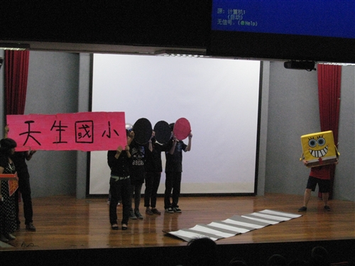 服務學習課程與社區相結合，宣導「交通安全」與「校園安全」。