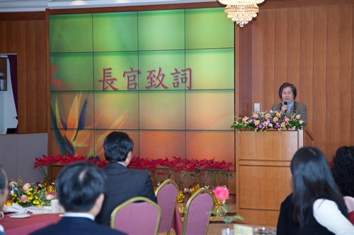 感謝與祝福，本校舉行99學年度第1學期榮退同仁歡送茶會。