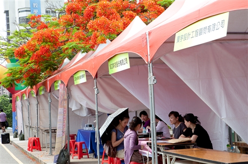 淡水校園舉辦畢業生就業媒合博覽會。