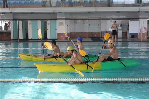 體育室舉辦「99學年度水上運動會」。