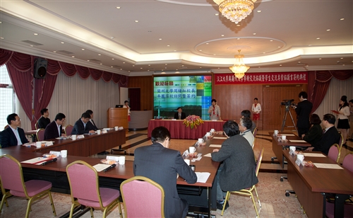 大陸蘭州大學校長周緒紅一行8人蒞校參訪。