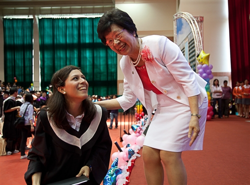 淡水校園舉行99學年度畢業典禮。