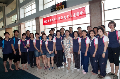 體育室舉辦「99學年度水上運動會」。