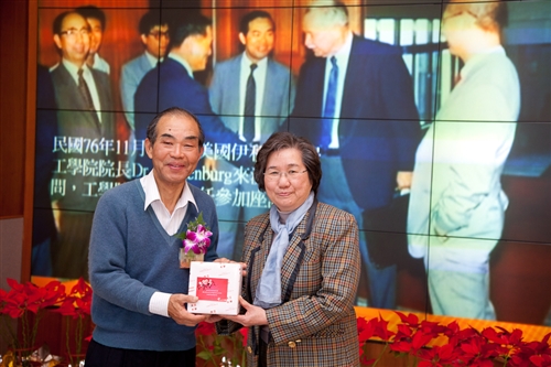 感謝與祝福，本校舉行99學年度第1學期榮退同仁歡送茶會。