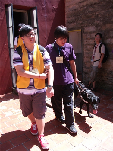 世界清潔日新生掃街、有愛無礙遊淡水。