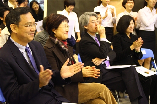 教育科技學系「十一度空間」畢業成果展，在淡水校園黑天鵝展示廳展出。