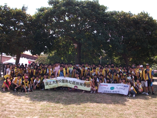 世界清潔日新生掃街、有愛無礙遊淡水。