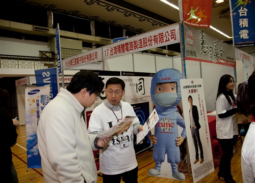 「舞動青春夢想起飛」校園系列徵才活動在本校起跑。