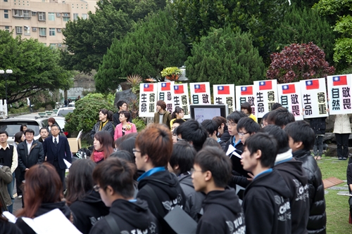 「日本甘巴嗲，淡江愛很大！」本校舉行關懷日本震災祝福音樂會。