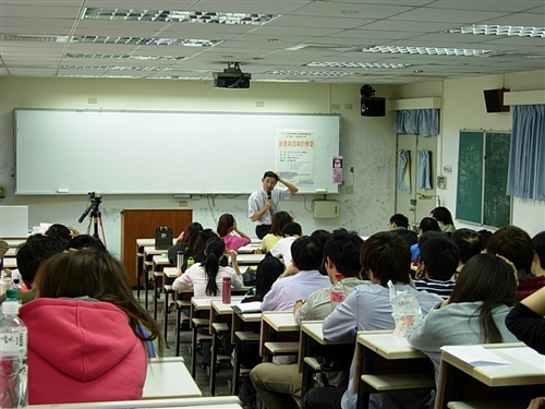 學習與教學中心邀請莊淇銘教授，蒞校演講「創意與效率的學習」。