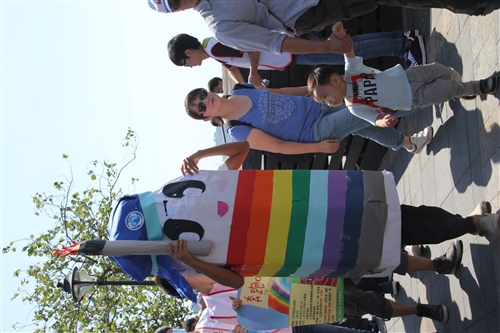 學務處推動品德教育，於淡水捷運站舉辦品格運動會。