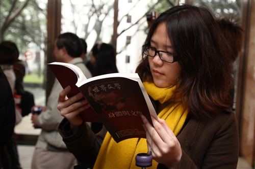 外語學院推動「文學全球化」運動：《世界文學》創刊問世。