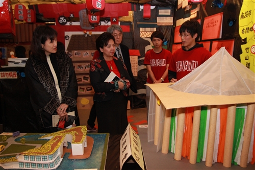 第9屆文化週「淡江腳，逛台灣！」在海報街、黑天鵝展示廳登場。