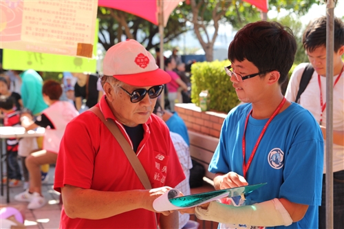 學務處推動品德教育，於淡水捷運站舉辦品格運動會。