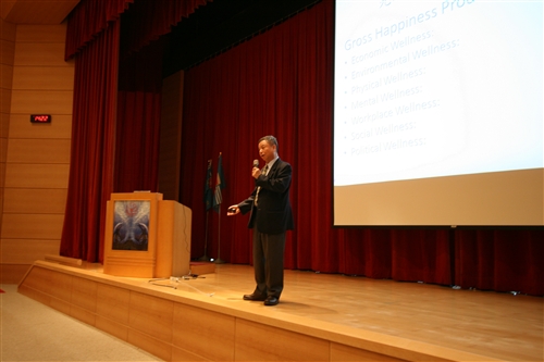 前衛生署長楊志良教授蒞蘭陽校園演講：「挑戰台灣不可能的未來」。