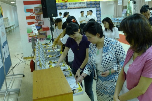 學務處舉辦「100學年度社團實習與實作課程成果展」。