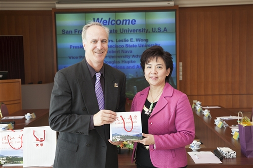美國姊妹校舊金山州立大學校長等一行4人蒞校參訪。